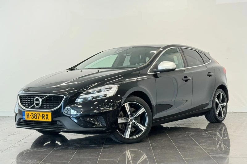 Volvo V40 T3 Polar+ Sport | Panoramadak | Climate | Getint glas | Parkeerverwarming | Alarm | Premium audio | Camera |