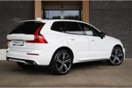 Volvo XC60 T6 AWD Recharge R-Design | Trekhaak | Stoel en Stuurwielverwarming | 21 Inch | Parkeercamera | BLIS Dode Hoek Detectie | Bestuur