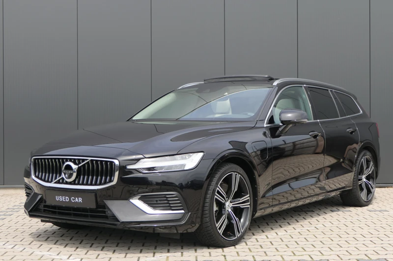 Volvo V60 T8 Twin Engine AWD Inscription | Panoramadak | Trekhaak | Head-Up | Adaptive Cruise | BLIS | Leder