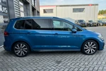 Volkswagen Touran 1.4 TSI 150 pk Highline 7p | Trekhaak uitklapbaar | Achteruitrijcamera | Panoramadak | R-Line exterieur |