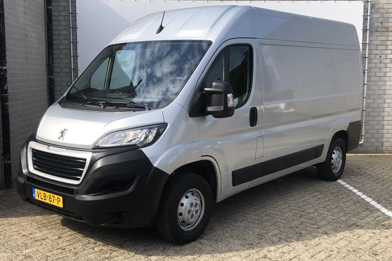 Peugeot Boxer 330 2.2 BlueHDi 140 L2H2 Premium