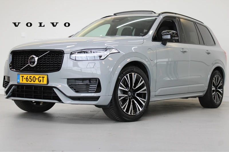 Volvo XC90 T8 455PK AWD Ultimate Dark | Luchtvering | Trekhaak | 360º view | All season | Panoramadak | HUD