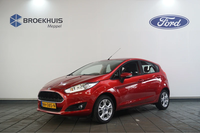 Ford Fiesta 1.0 Style Ultimate | 80pk | Navi | Cruise | Bluetooth | Voorruitverwarming | Parkeersensoren Voor + Achter | Lichtmetaal |