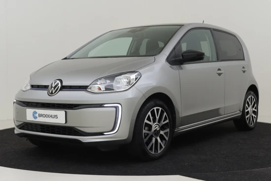 Volkswagen e-Up! e-up! Style 83pk | €2000,- Subsidie | Cruise control | Parkeersensoren achter | Camera achter | Navigatie via smartphone | Stoel