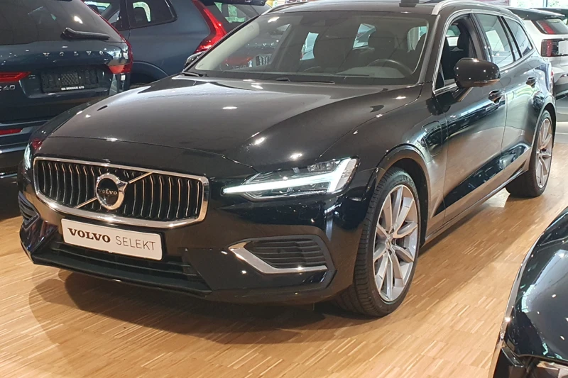 Volvo V60 T8 AWD Recharge Inscription | Schuifdak | Trekhaak | Head-Up Dispaly | 360° Camera | Harman Kardon | Adaptieve Cruise Control |