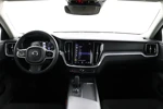 Volvo V60 B3 Momentum Advantage | Stoel & stuurwielverwarming | Adaptieve cruise control incl. BLIS | High performance audio | Park assist