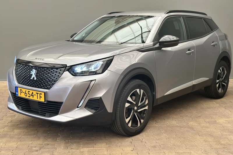 Peugeot 2008 1.2 100PK Allure Pack | Camera | Leder\Stof | 17'' Lichtmetaal | Virtueel Dashboard | Carplay | Getint glas | Bluetooth |