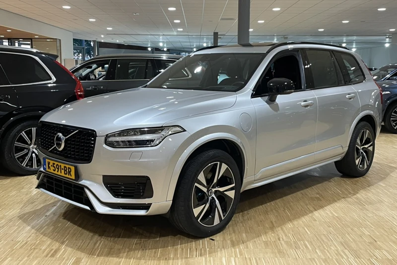 Volvo XC90 T8 AWD Recharge R-Design | 360° Camera | Trekhaak | Head-Up Display | Harman Kardon | Standkachel met Volvo On Call App | Stoelv