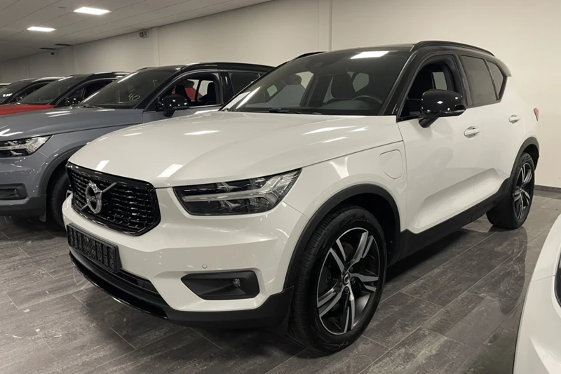 Volvo XC40 T5 Recharge R-Design | Trekhaak | Schuifdak | Standkachel met Volvo On Call App | Stoelverwarming voor+achter | Stuurwielverwarm