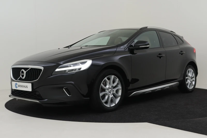 Volvo V40 Cross Country 1.5 153PK T3 Polar+ Luxury | Airco | Cruise control | DAB-radio | LED-koplampen | Panoramadak | Parkeersensoren v+