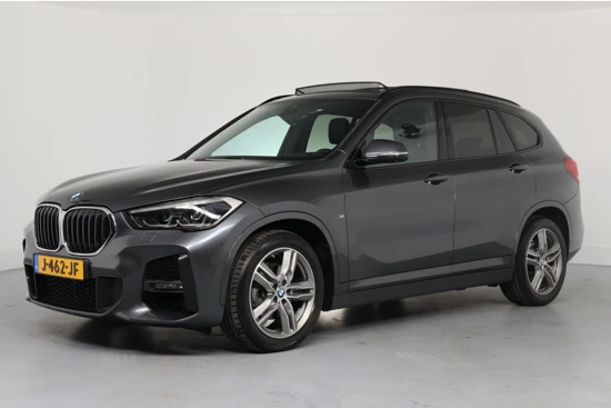 BMW X1 sDrive18i High Executive | M-Pakket | Open Dak | LED | Sportstoelen | Clima | Navi-Prof | Keyless | Camera | Stoelverwarming