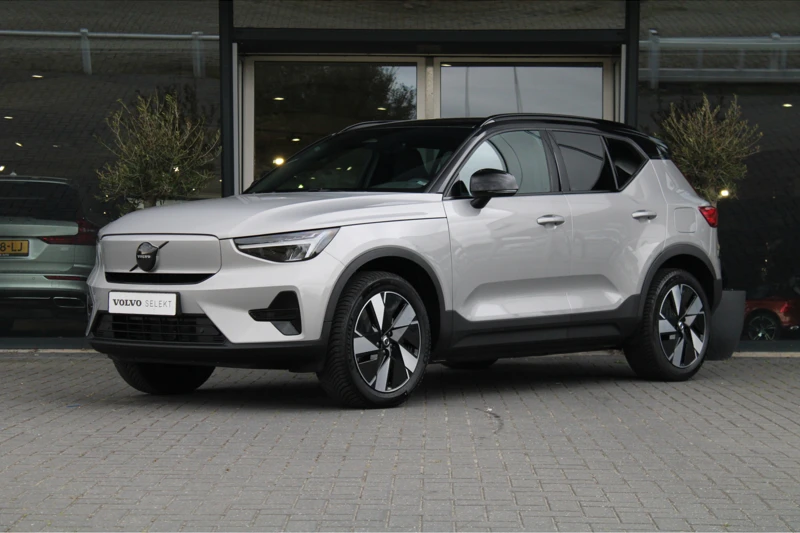 Volvo XC40 Single Motor Essential | Camera | Cruise Control | Trekhaak | 19 Inch | Zwart dak | € 2.000 Subsidie