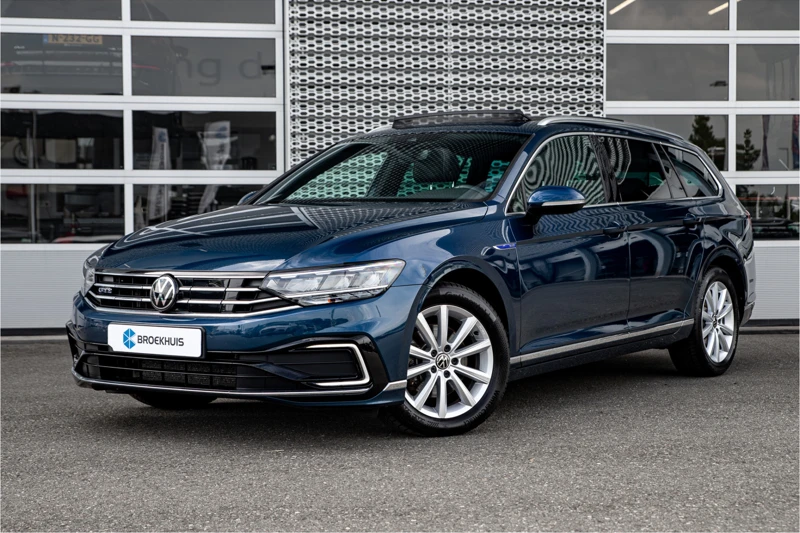 Volkswagen Passat Variant 1.4 TSI PHEV GTE Business | Panoramadak | Lederen bekleding | Navigatie