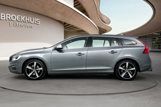 Volvo V60 T4 R-Design | Scandinavian Line | Camera + PDC | Navi | Bocht verlichting | Stoelverwarming |