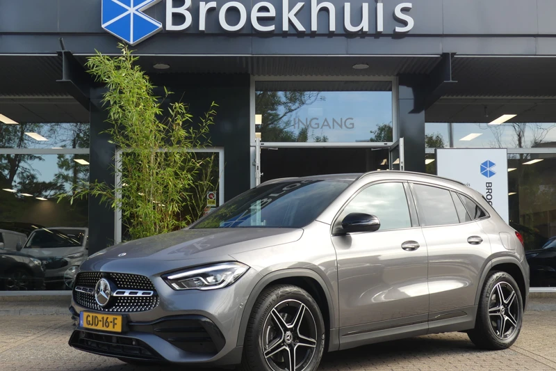 Mercedes-Benz GLA 180 AMG Line | CAMERA | NAVI | LED-KOPLAMPEN | STOELVERWARMING | PARKEERSENSOREN V+A |