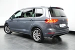 Volkswagen Touran 1.5 TSI 150 pk R-line 7p 7-DSG | Trekhaak | Standkachel | A-uitrij camera |