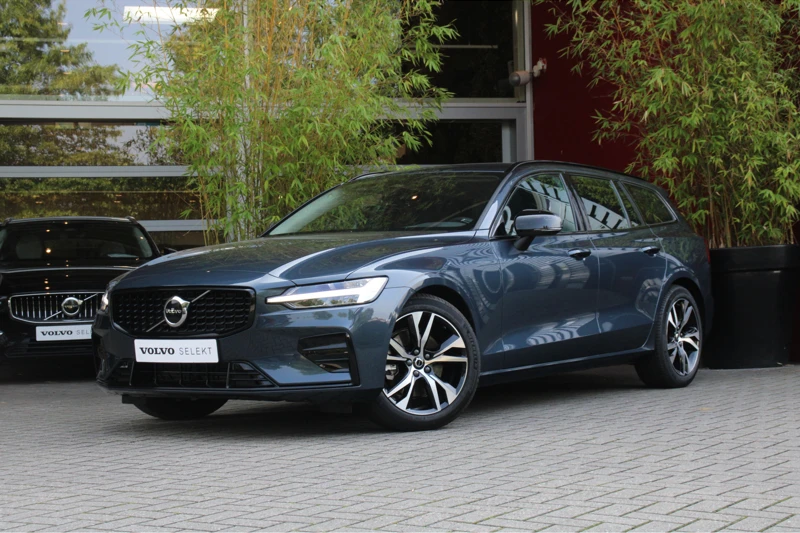 Volvo V60 2.0 B4 Plus Dark | Trekhaak | Camera | Adaptive Cruise | Stuur/stoelverwarming