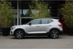 Volvo XC40 2.0 B4 Plus Dark | Trekhaak | Adaptive Cruise | BLIS | Camera | Stuur/stoelverwarming | Keyless | Harman/Kardon