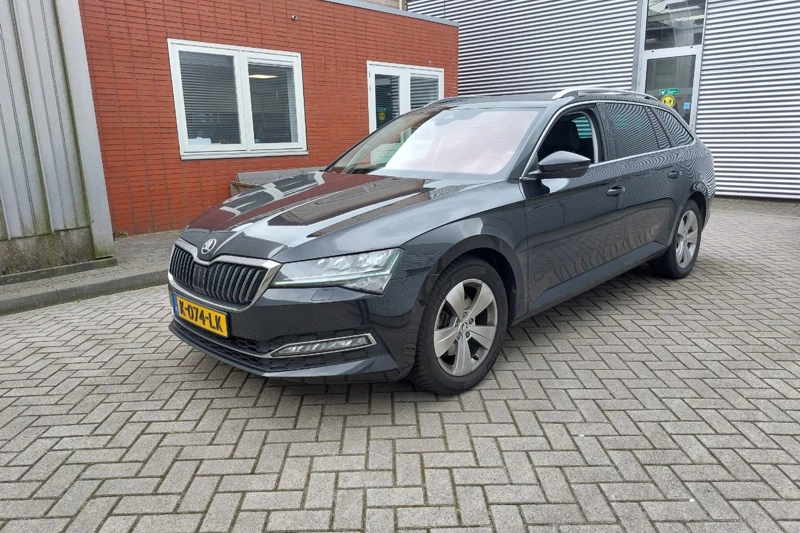 Škoda Superb Combi 1.5 TSI 150 pk ACT Business Edition | Achteruitrijcamera | Trekhaak | Navigatie | Elektrische A-klep |