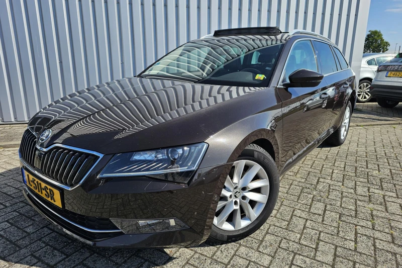 Škoda Superb Combi 1.8 TSI 180pk Style Business | Airco | Cruise control | DAB-radio | Ledverlichting | Navigatie | Parkeersensoren v+a | Ele