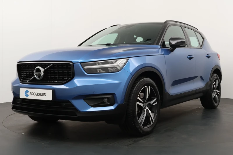 Volvo XC40 B4 R-Design | Visual Park Assist (incl. 360˚ view) | Adaptieve cruise control incl. BLIS | Stoel en Stuurverwarming |