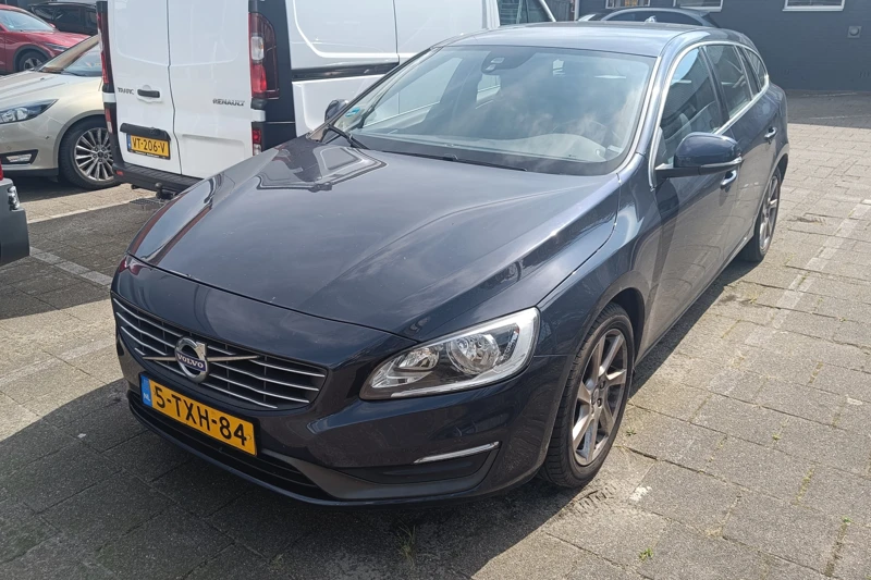 Volvo V60 1.6 T3 Momentum Automaat | Navi | Trekhaak | 1600kg Trekgewicht | Orig. NL | Volledig Onderhouden! |