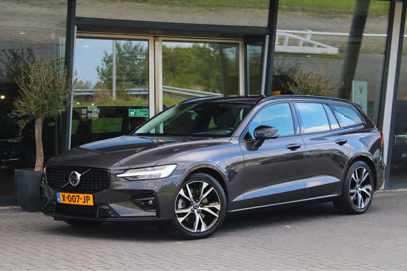 Volvo V60 2.0 B3 Plus Dark | Harman/Kardon| Panoramdak | 360° Camera | Adaptive Cruise | Lighting-pack | BLIS | Trekhaak