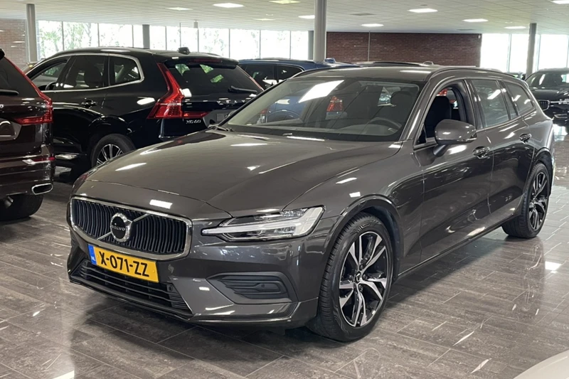 Volvo V60 B3 Essential | All Season banden | Trekhaak | Stoelverwarming voor+achter | Stuurwielverwarming | Adaptieve Cruise Control | Pil