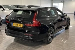 Volvo V60 B4 Plus Dark | Trekhaak | Adaptieve Cruise Control | Stoelverwarming voor+achter | Stuurwielverwarming | Parkeercamera | Pilot A