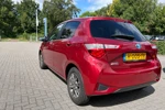 Toyota Yaris 1.5 Hybrid Dynamic AUTOMAAT I NL-AUTO! I CAMERA I NAVI I PARKEERSENSOREN I 15' LM. VELGEN I DEALER OH!