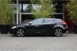 Volvo V40 2.0 T4 190pk Business Sport | Trekhaak | Camera | Standkachel | Panoramadak