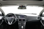 Volvo V40 Cross Country T4 Momentum | Panoramadak | Vaste trekhaak | Parkassist camera | Stoelverwarming |