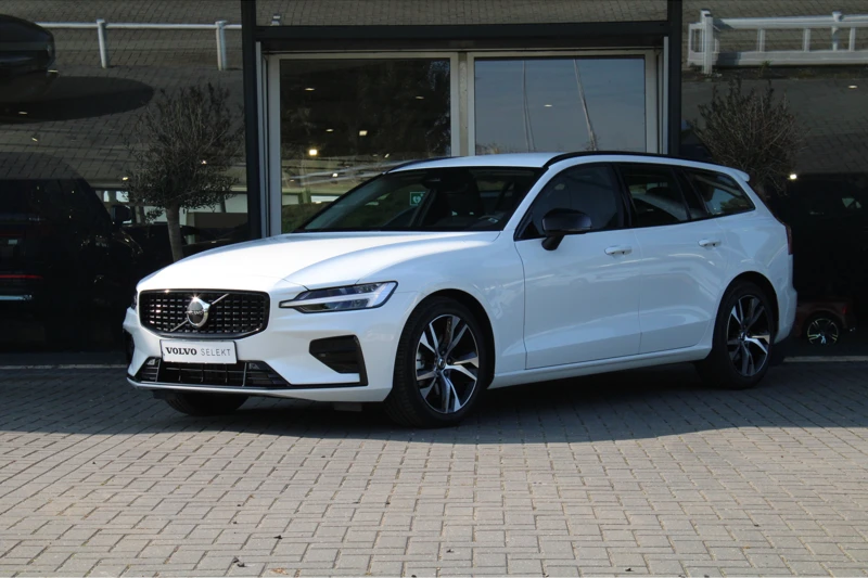 Volvo V60 2.0 B4 Plus Dark | Adaptive Cruise | Camera | Pilot-Assist | BLIS | DAB | 18-Inch | Trekhaak