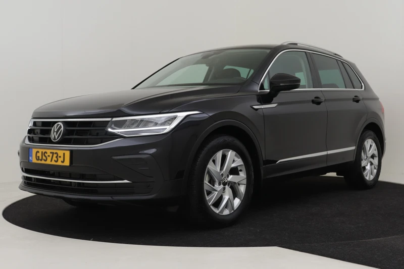 Volkswagen Tiguan 1.5 TSI 150pk Life | Adaptief cruise control | Achteruitrijcamera | Parkeersensoren v+a | Voorstoelen/stuurwiel verwarmbaar | Ap