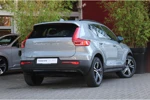 Volvo XC40 2.0 B4 Plus Dark | Adaptive Cruise | BLIS | Trekhaak | Camera | Stuur/stoelverwarming | Keyless | Harman/Kardon