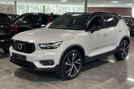 Volvo XC40 T5 Recharge R-Design | Trekhaak | 360° Camera | Adaptieve Cruise Control | Standkachel met Volvo On Call App | Stoelverwarming v