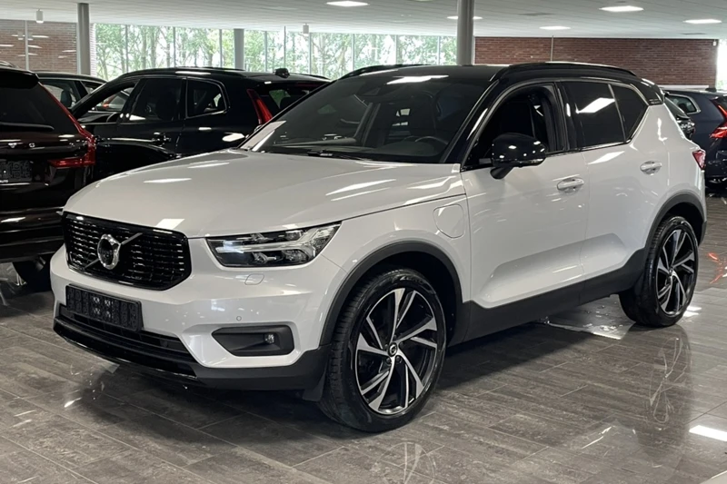 Volvo XC40 T5 Recharge R-Design | Trekhaak | 360° Camera | Adaptieve Cruise Control | Standkachel met Volvo On Call App | Stoelverwarming v