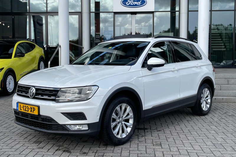 Volkswagen Tiguan 1.4 TSI 150PK ACT Comfortline Business | Pano-dak | 360 Camera | Elektr. Klep | Trekhaak | Head-Up | Adapt. Cruise | Lederen bek