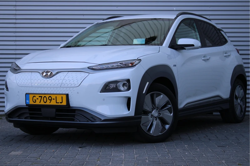 Hyundai KONA EV Premium 64 kWh | BTW-auto | 1e Eigenaar | Origineel NL | Vol-Leder | Elektr. Stoelen | HeadUp-Display | KRELL-Audio | Stoelve