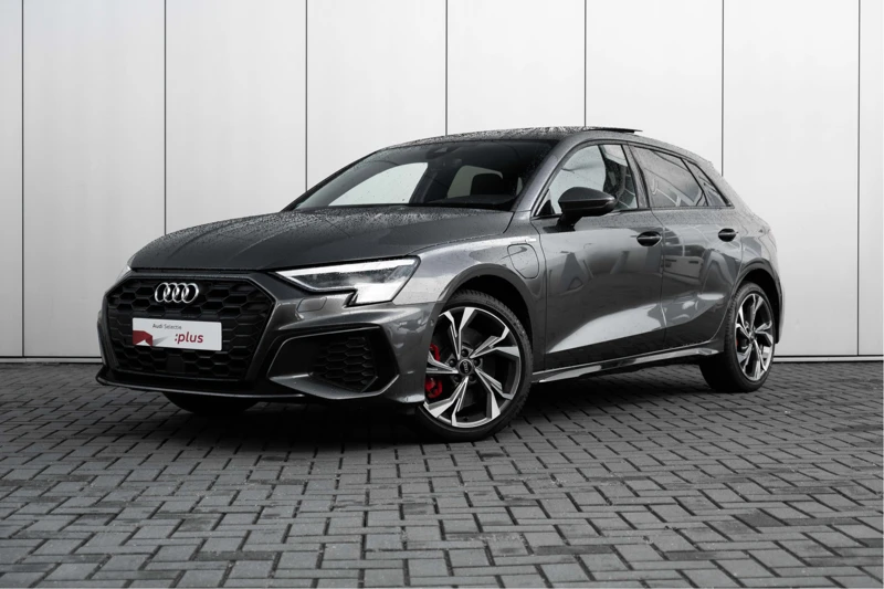 Audi A3 Sportback 45 TFSI e S edition Competition | Panoramadak | Headup | Camera |