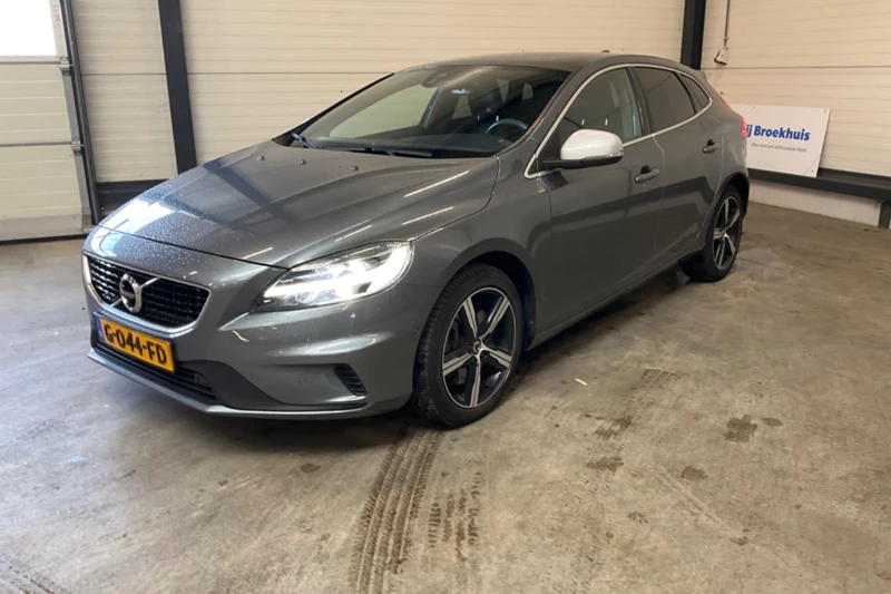 Volvo V40 1.5 T3 Polar+ Sport | Pano | Camera | Premium Sound | Navi | Stoel Verw. | Keyless Drive |