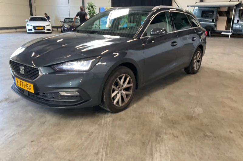 SEAT Leon Sportstourer 1.5 TSI 130 pk Style Launch Edition | Trekhaak | A-uitrijcamera | Apple Carplay |