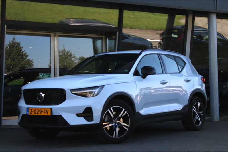 Volvo XC40 B4 Plus Dark | Harman/Kardon | Adaptive Cruise | Camera | Verwarmde voorruit | Trekhaak | BLIS