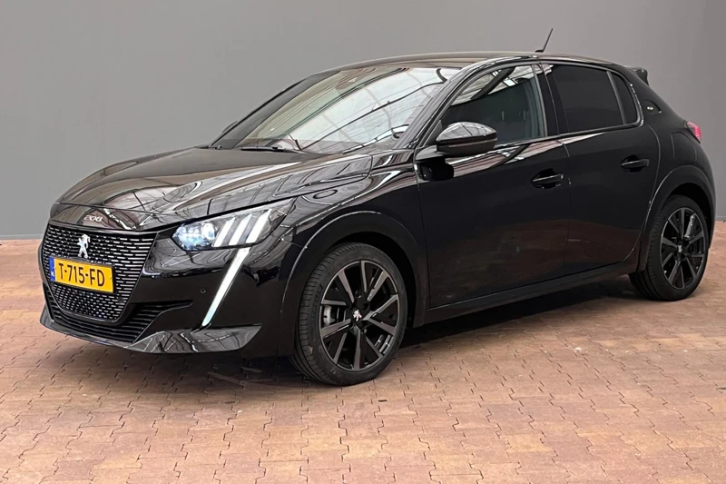 Peugeot 208 1.2 100PK GT | Camera | Navigatie | Parkeersensoren Rondom | Apple/Android Carplay |