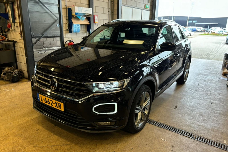 Volkswagen T-Roc 1.5 TSI 150 pk Sport Business R DSG | Panoramadak | Camera | Navigatie | LED |