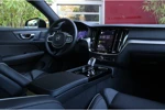 Volvo V60 2.0 T6 Recharge AWD Plus Dark| Sportstoelen| Panoramadak| Rondom camera| Trekhaak| Harman Kardon premium Audio