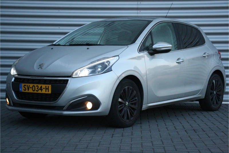 Peugeot 208 1.2 PURETECH 110PK ALLURE AUTOMAAT / NAVI / CLIMA / LED / PDC / 16" LMV / CAMERA / PANO. DAK / BLUETOOTH / CRUISECONTROL / 1E EI