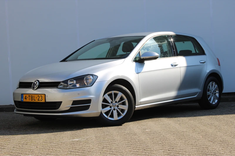 Volkswagen Golf 1.2 TSI 105PK Comfortline | 100% Dealeronderhouden | Cruise Control | Navigatie | 1ste Eig. | Trekhaak | 15'' LMV | Parkeersenso