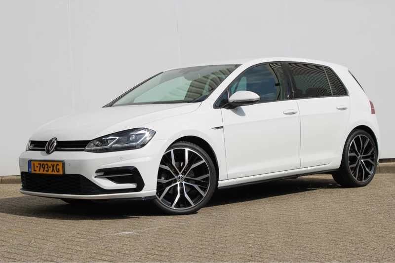 Volkswagen Golf 1.5 TSI Highline Business R | Carplay | R-Line pakket | Stoelverwarming