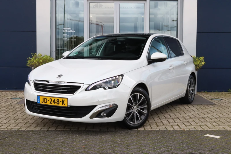 Peugeot 308 1.2 PureTech Allure | Trekhaak | Pano | Cruise Control | Camera | Navi